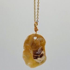 Shell Pendant on 18" Gold Chain Necklace; G18-42